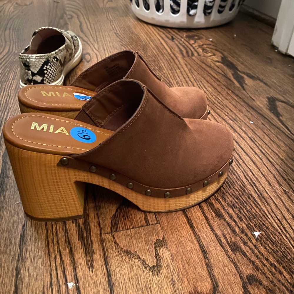 Mia clog wedges